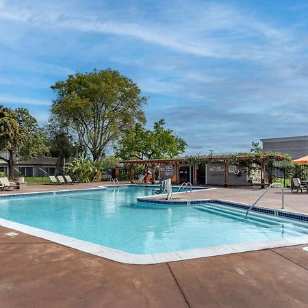 Best Western Plus Garden Court Inn Fremont Zewnętrze zdjęcie